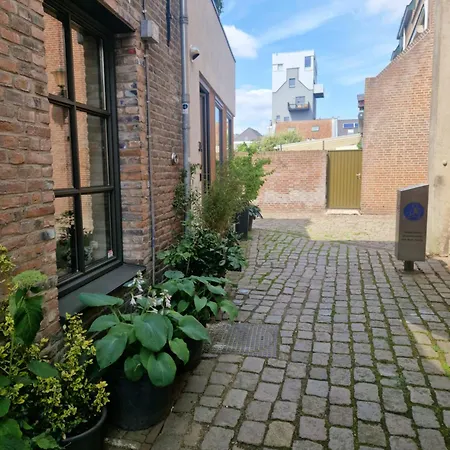 Location Private With Roof Terrace